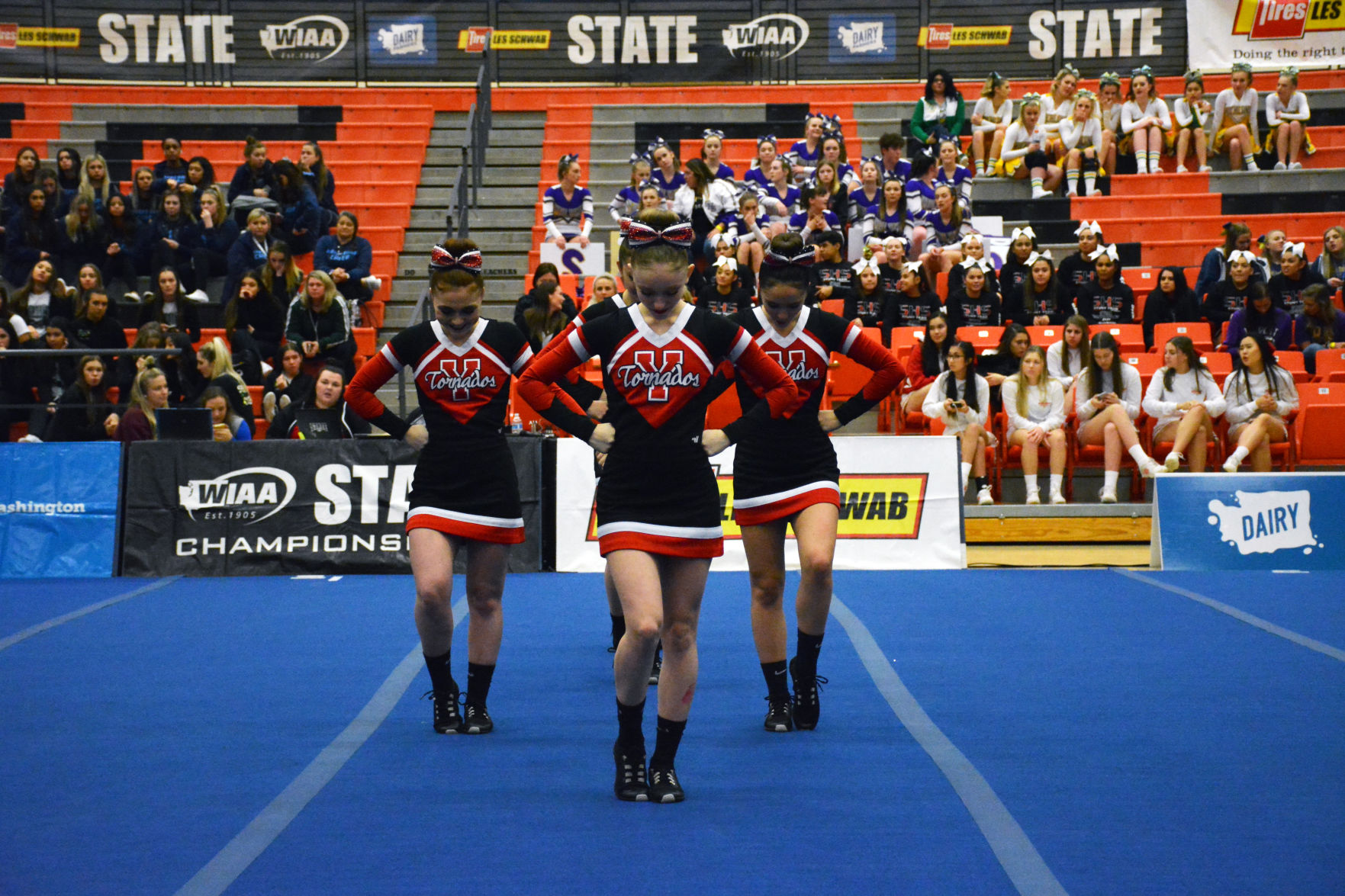 200213.yelm.cheer.jpg